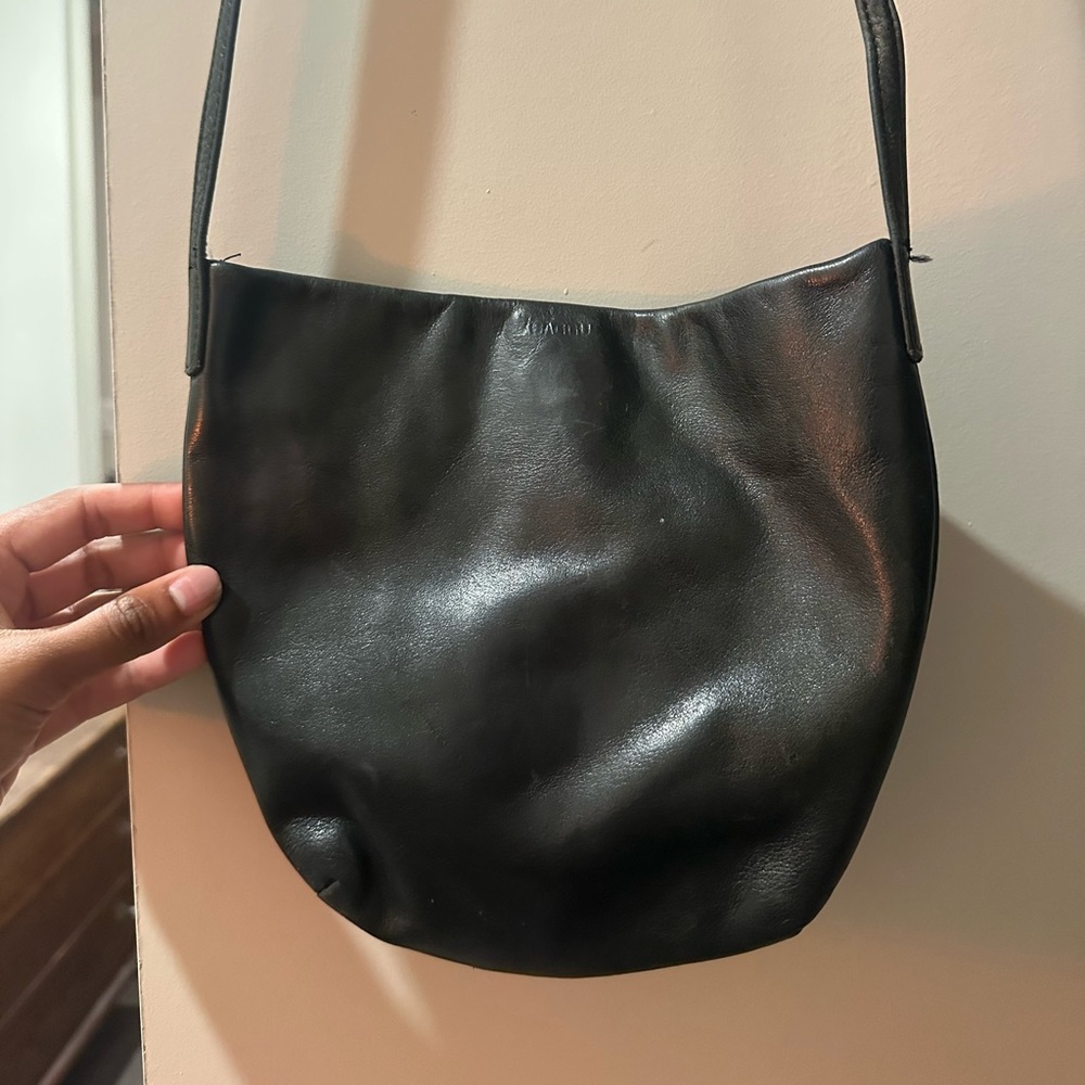 Free shipping. *RARE* Black Baggu leather purse